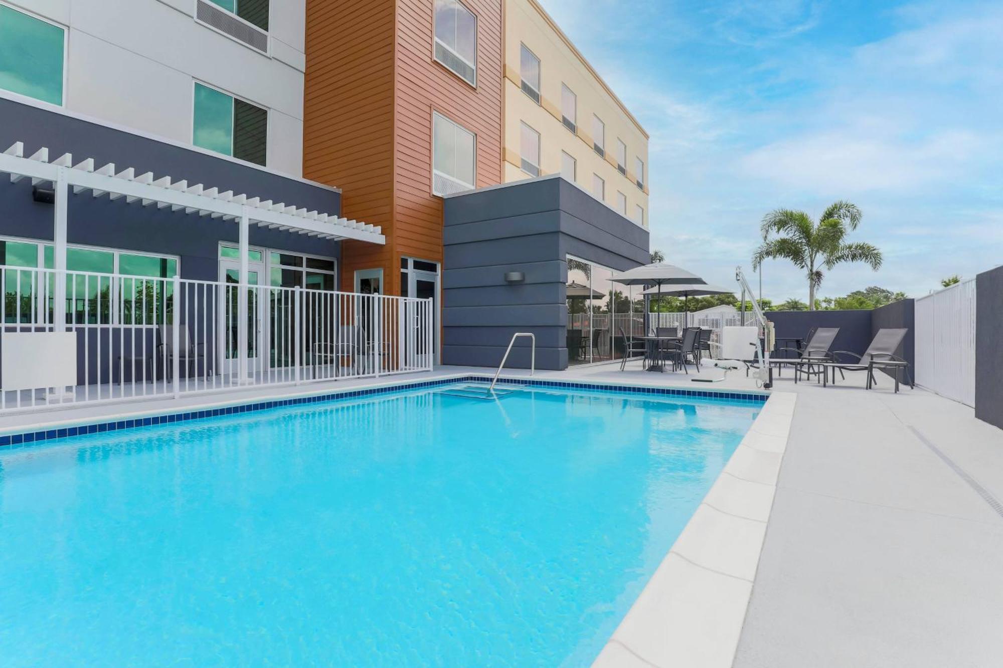 Hotel Fairfield By Marriott & North Myers 3*