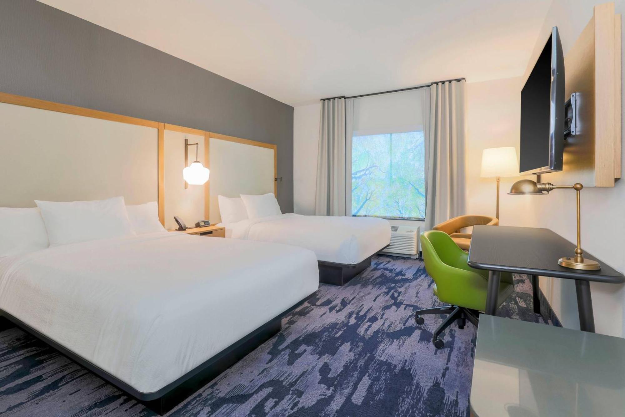 Hotel Fairfield By Marriott & North Myers