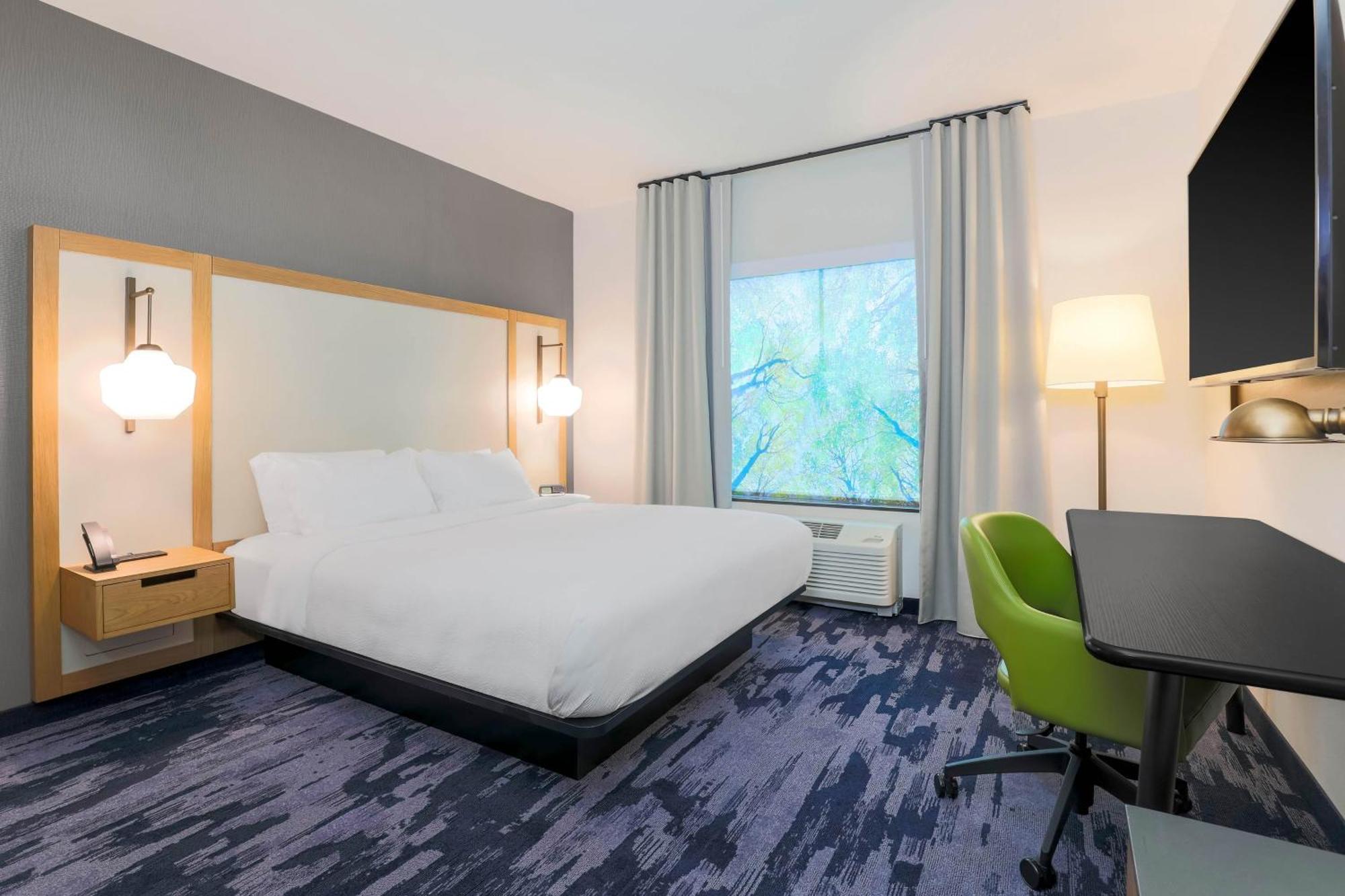 Fairfield By Marriott & North Myers Hotel Cape Coral
